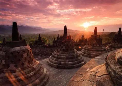  Candi Borobudur: Un Viaggio Attraverso Storia e Spiritualità Giavanese!