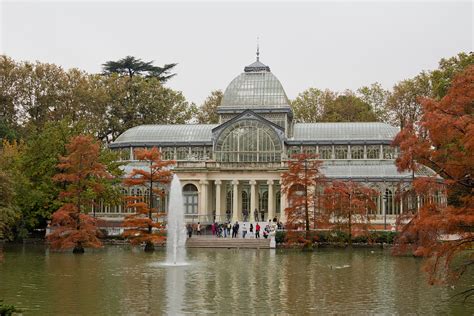 Il Palazzo di Cristal de la Música, un capolavoro architettonico con una melodia acustica unica!