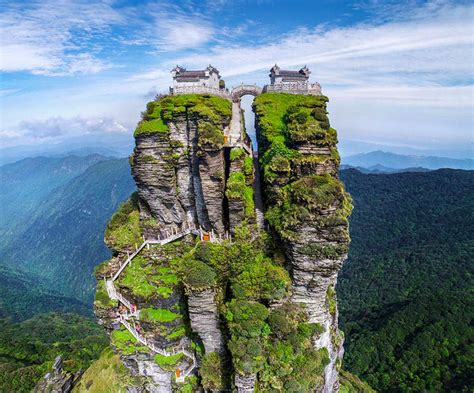 La Foresta di Pietra del Monte Fanjingshan: Un capolavoro naturale scolpito dalla Natura!