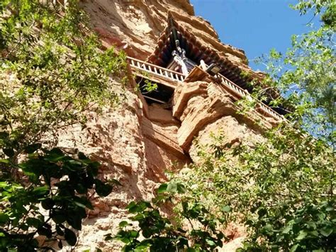  La Pagoda di Beigu Shan: Un antico monumento alla spiritualità e vista mozzafiato!