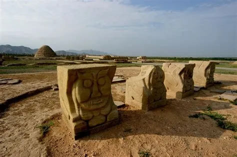  Il Mausoleo di Xixia: Un'Ode alla Grandezza Imperiale e un Tufo Misterioso!