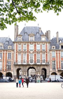   La Cour des Vosges! Un gioiello rinascimentale nel cuore di Parigi.